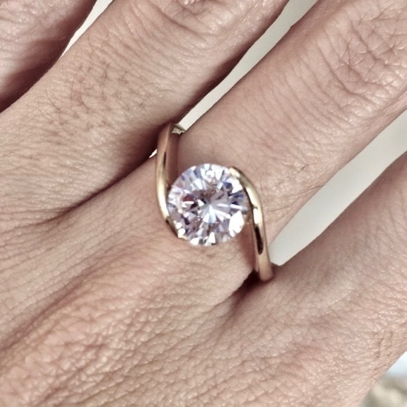 ❤️Stunning Simulated Diamond Ring - Picture 8 of 8